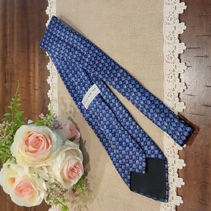 Authentic Kriziauomo silk necktie Made in Italy.